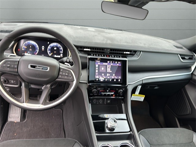 Jeep Grand Cherokee Vehicle Full-screen Gallery Image 12