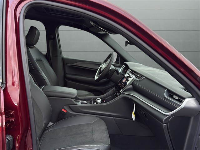 Jeep Grand Cherokee Vehicle Full-screen Gallery Image 15