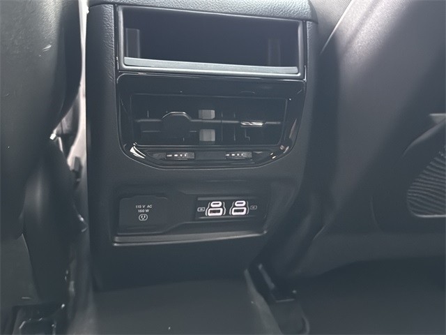 Jeep Grand Cherokee Vehicle Full-screen Gallery Image 18