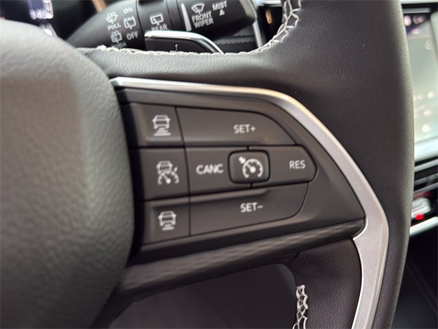 Jeep Grand Cherokee Vehicle Full-screen Gallery Image 19