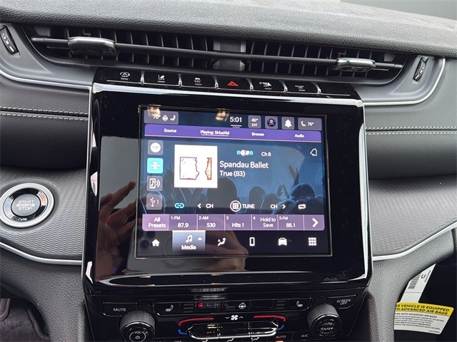 Jeep Grand Cherokee Vehicle Full-screen Gallery Image 22