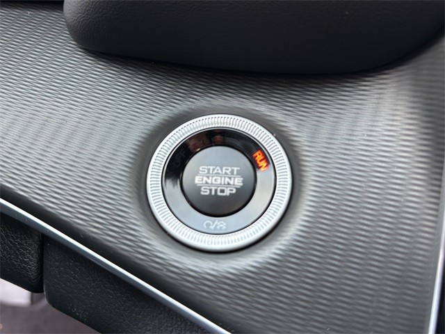 Jeep Grand Cherokee Vehicle Full-screen Gallery Image 25