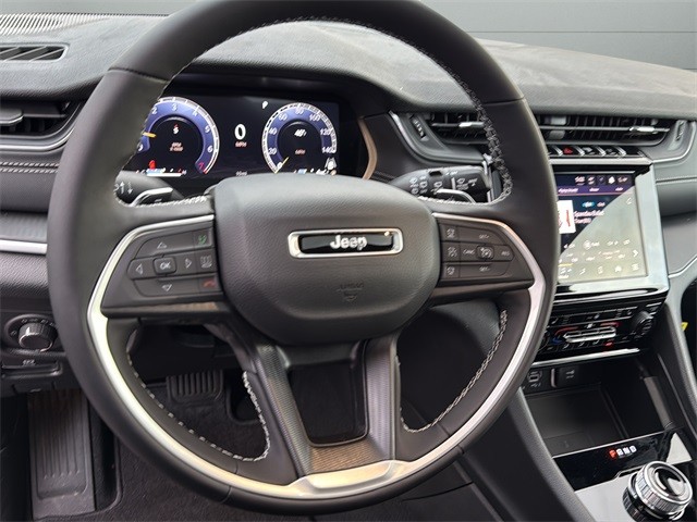 Jeep Grand Cherokee Vehicle Full-screen Gallery Image 27