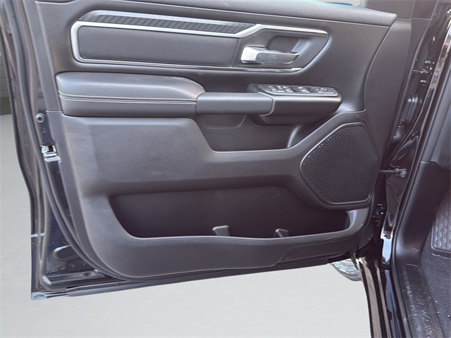 Ram 1500 Vehicle Full-screen Gallery Image 11