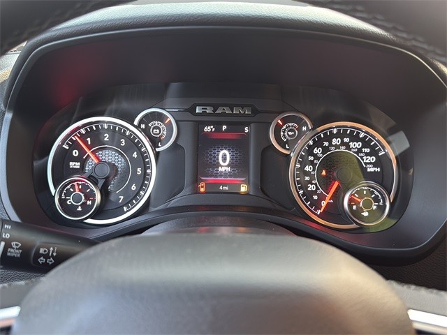 Ram 1500 Vehicle Full-screen Gallery Image 13