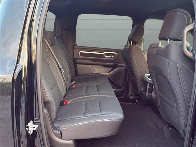 Ram 1500 Vehicle Full-screen Gallery Image 14