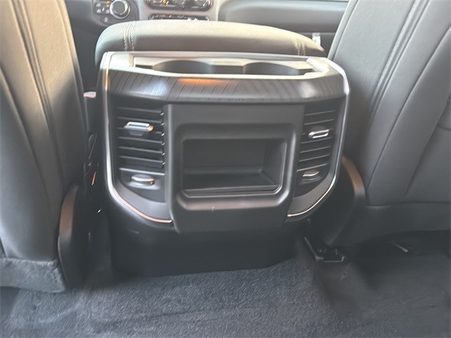 Ram 1500 Vehicle Full-screen Gallery Image 17