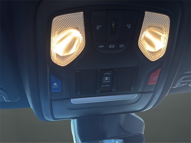 Ram 1500 Vehicle Full-screen Gallery Image 22