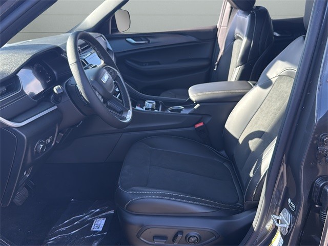 Jeep Grand Cherokee Vehicle Full-screen Gallery Image 10