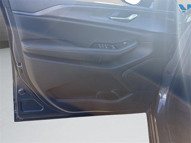 Jeep Grand Cherokee Vehicle Full-screen Gallery Image 11