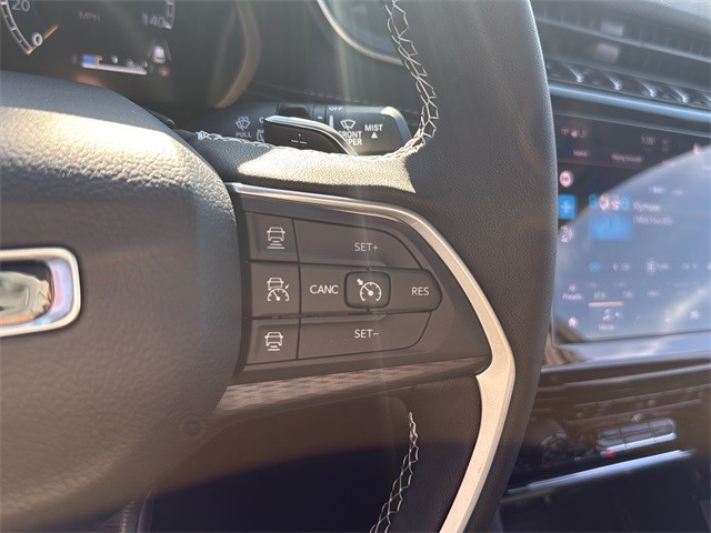 Jeep Grand Cherokee Vehicle Full-screen Gallery Image 19