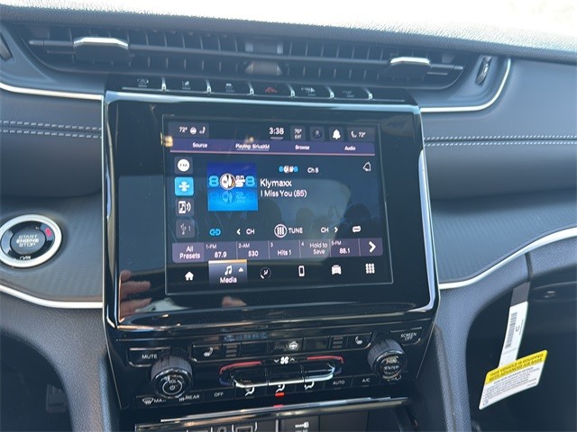 Jeep Grand Cherokee Vehicle Full-screen Gallery Image 22