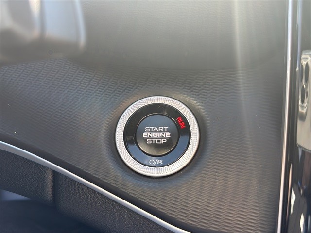 Jeep Grand Cherokee Vehicle Full-screen Gallery Image 25