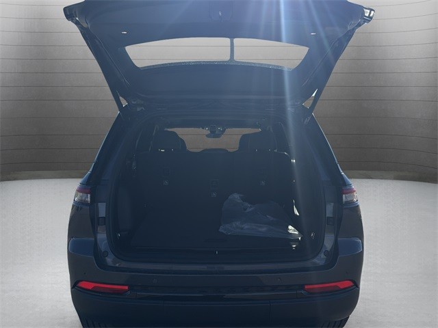 Jeep Grand Cherokee Vehicle Full-screen Gallery Image 26