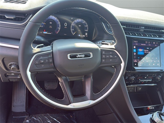 Jeep Grand Cherokee Vehicle Full-screen Gallery Image 27