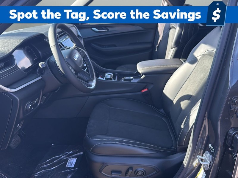 Jeep Grand Cherokee Vehicle Full-screen Gallery Image 10