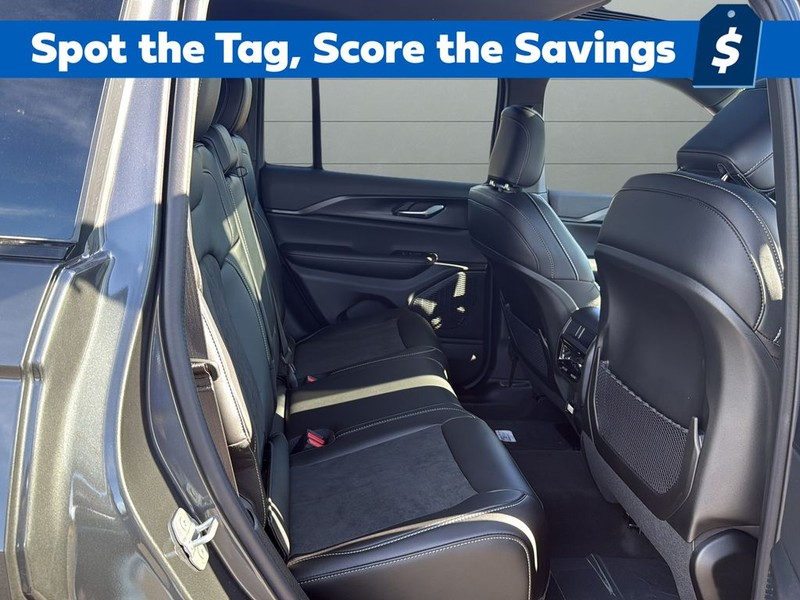 Jeep Grand Cherokee Vehicle Full-screen Gallery Image 14