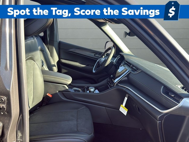 Jeep Grand Cherokee Vehicle Full-screen Gallery Image 15