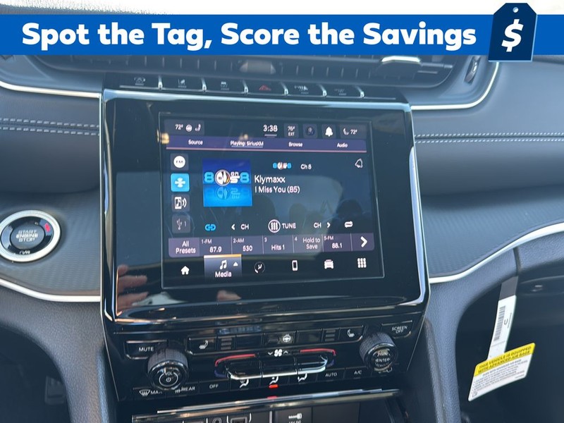 Jeep Grand Cherokee Vehicle Full-screen Gallery Image 22