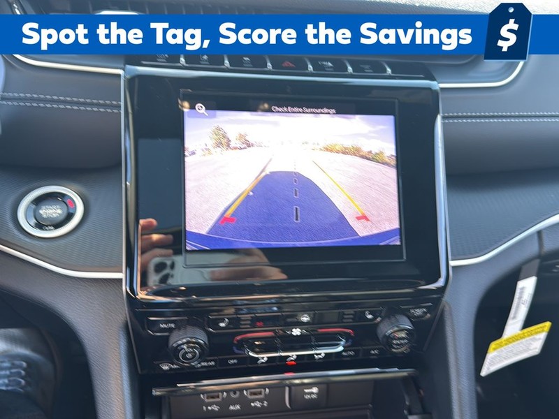 Jeep Grand Cherokee Vehicle Full-screen Gallery Image 23