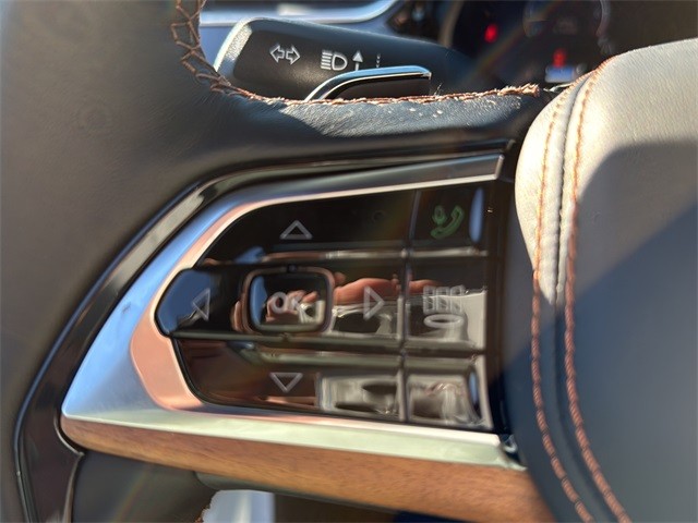 Jeep Grand Cherokee Vehicle Full-screen Gallery Image 9