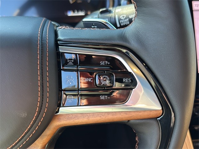 Jeep Grand Cherokee Vehicle Full-screen Gallery Image 19