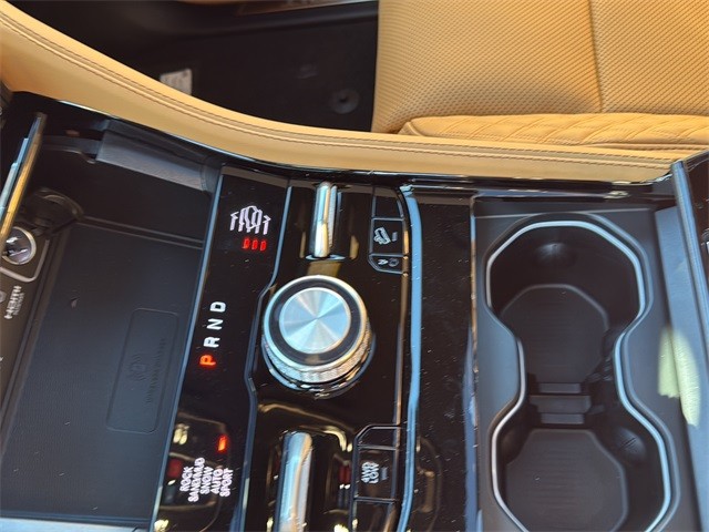 Jeep Grand Cherokee Vehicle Full-screen Gallery Image 21