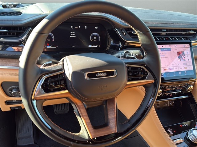 Jeep Grand Cherokee Vehicle Full-screen Gallery Image 26