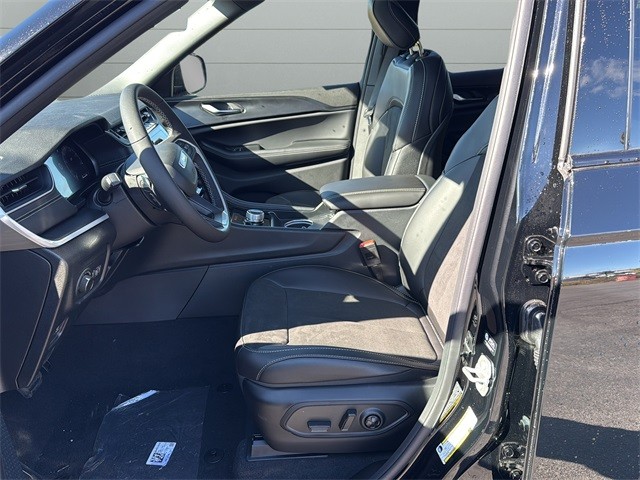 Jeep Grand Cherokee Vehicle Full-screen Gallery Image 10