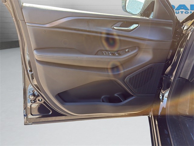 Jeep Grand Cherokee Vehicle Full-screen Gallery Image 11