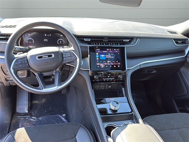 Jeep Grand Cherokee Vehicle Full-screen Gallery Image 12