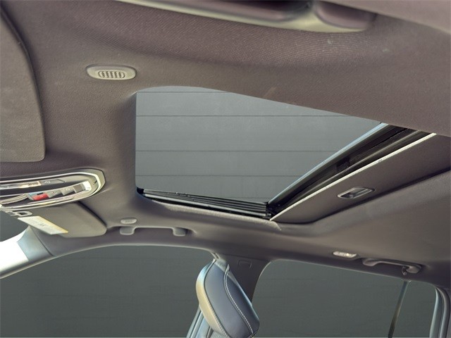 Jeep Grand Cherokee Vehicle Full-screen Gallery Image 16