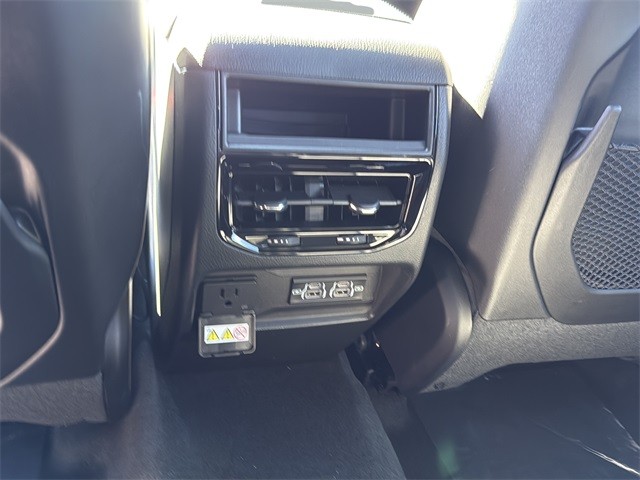 Jeep Grand Cherokee Vehicle Full-screen Gallery Image 18