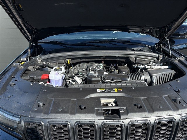 Jeep Grand Cherokee Vehicle Full-screen Gallery Image 20