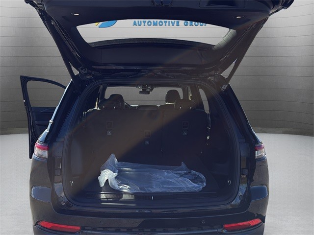 Jeep Grand Cherokee Vehicle Full-screen Gallery Image 26