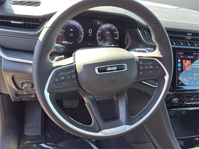 Jeep Grand Cherokee Vehicle Full-screen Gallery Image 27