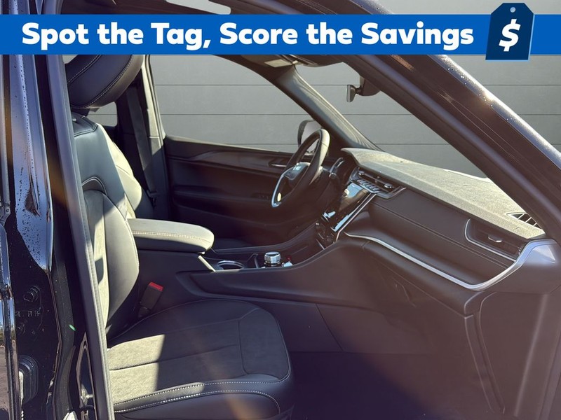 Jeep Grand Cherokee Vehicle Full-screen Gallery Image 15