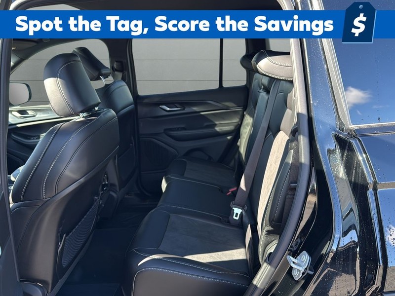 Jeep Grand Cherokee Vehicle Full-screen Gallery Image 17