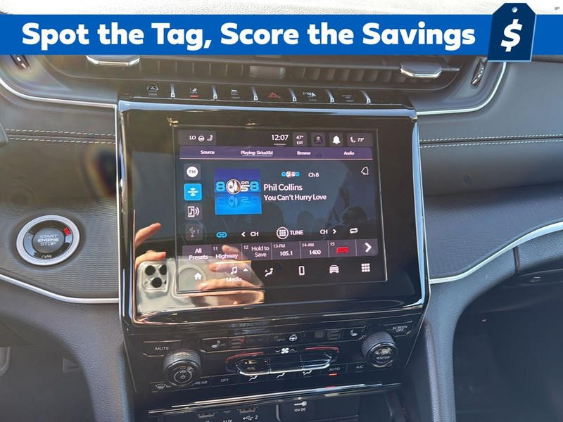 Jeep Grand Cherokee Vehicle Full-screen Gallery Image 22