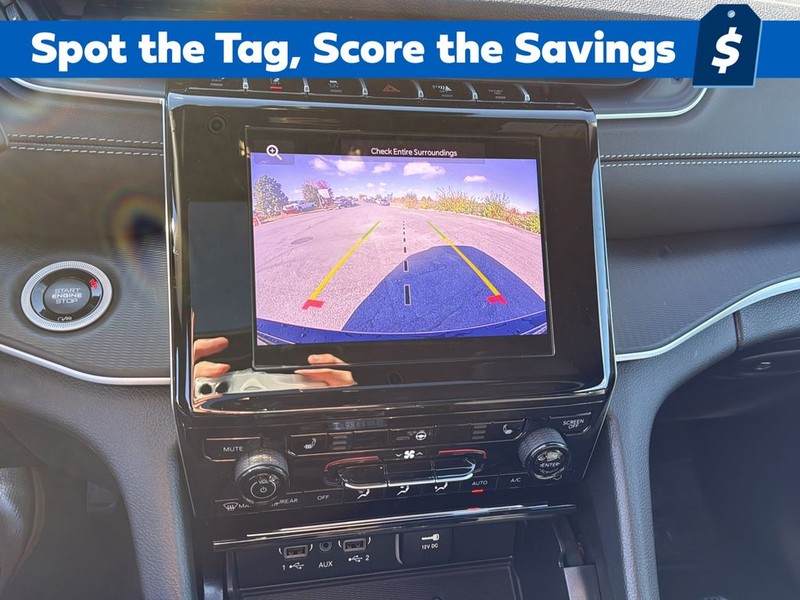 Jeep Grand Cherokee Vehicle Full-screen Gallery Image 23