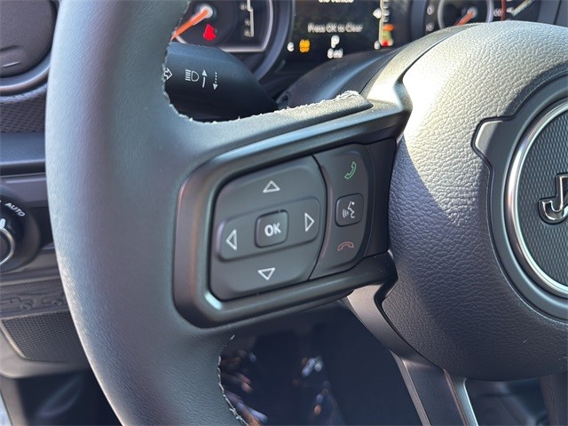 Jeep Wrangler Vehicle Full-screen Gallery Image 9