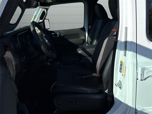 Jeep Wrangler Vehicle Full-screen Gallery Image 10