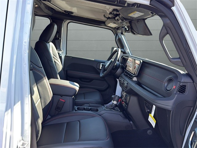 Jeep Wrangler Vehicle Full-screen Gallery Image 15