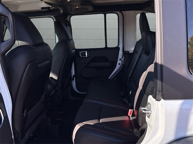 Jeep Wrangler Vehicle Full-screen Gallery Image 16