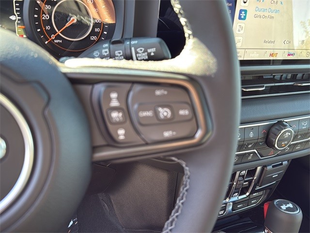 Jeep Wrangler Vehicle Full-screen Gallery Image 18