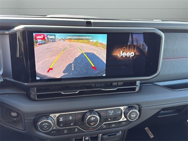 Jeep Wrangler Vehicle Full-screen Gallery Image 22