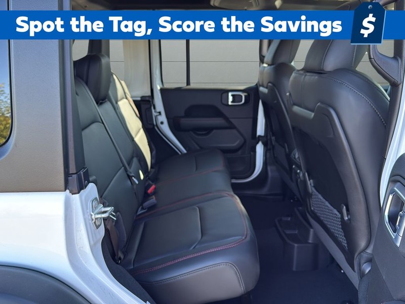 Jeep Wrangler Vehicle Full-screen Gallery Image 14