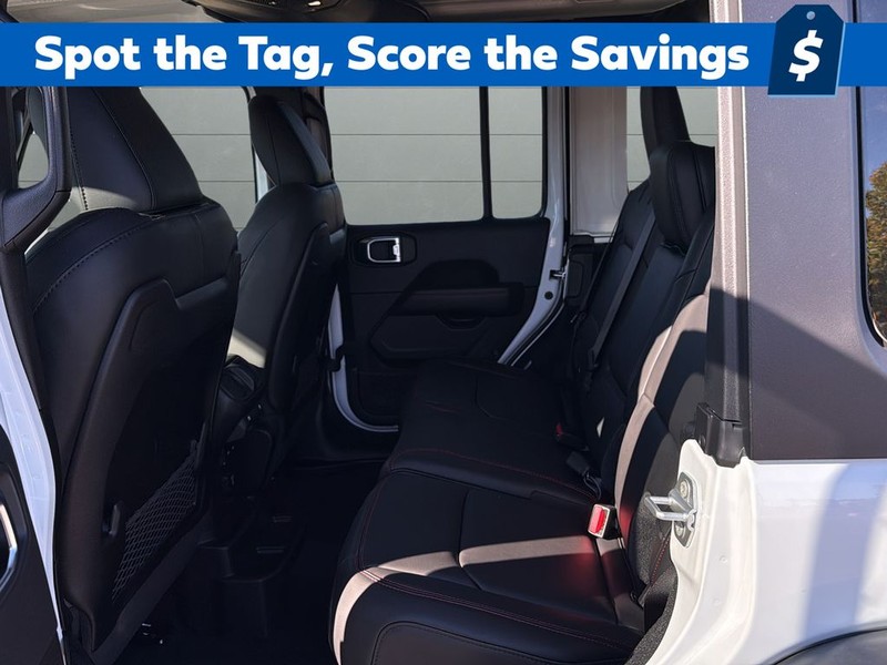 Jeep Wrangler Vehicle Full-screen Gallery Image 16