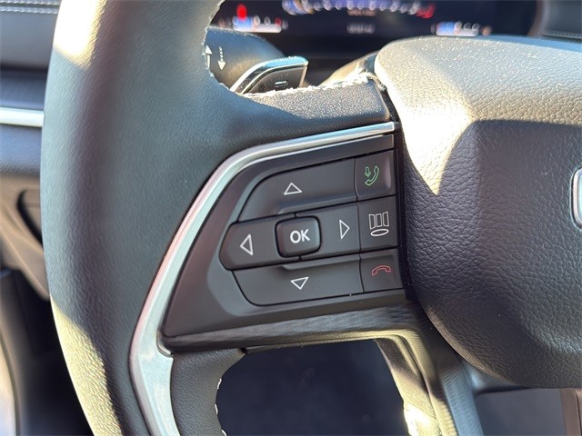 Jeep Grand Cherokee L Vehicle Full-screen Gallery Image 9