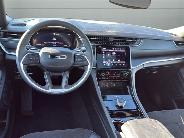 Jeep Grand Cherokee L Vehicle Full-screen Gallery Image 12